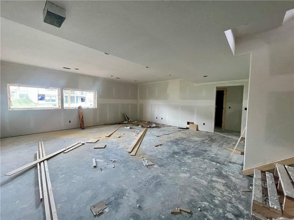 15399 W 161st Street Property Photo 10