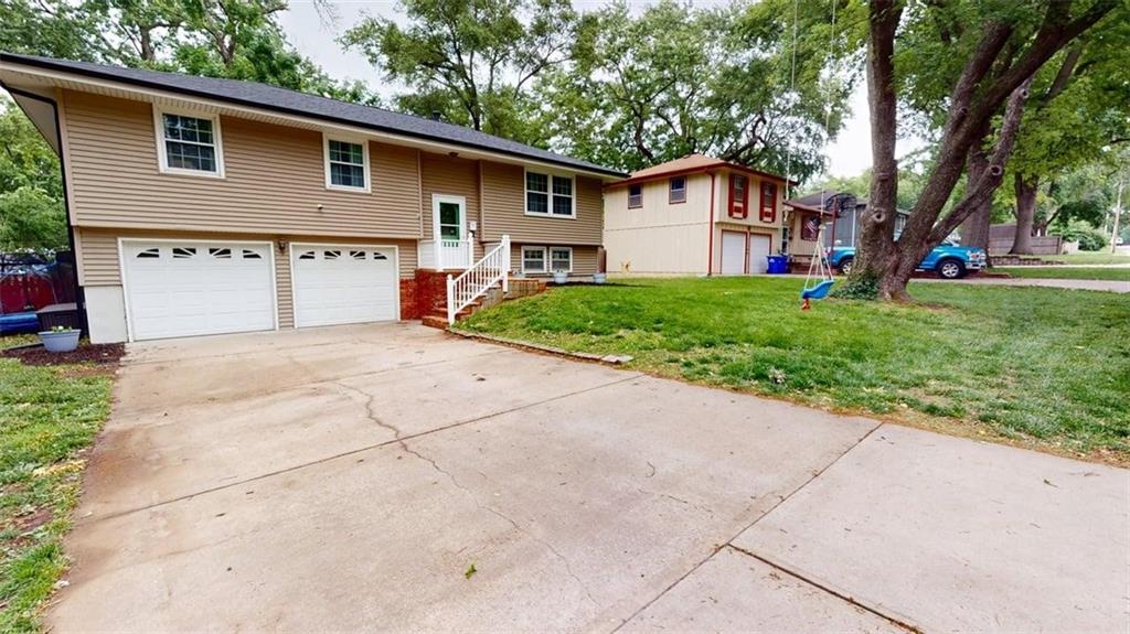 11706 W 69th Street Property Photo 1
