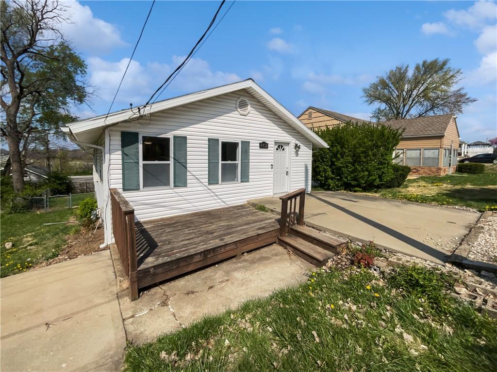 4452 N Jackson Avenue Property Photo