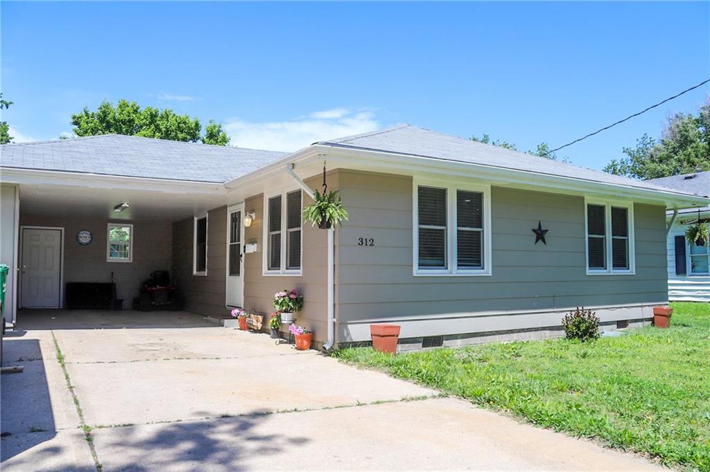 312 W Pine Street Property Photo 1