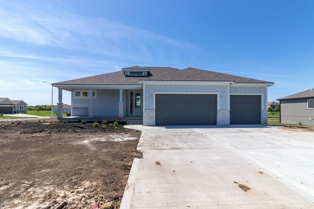 1811 Halls Creek Avenue Property Photo 1
