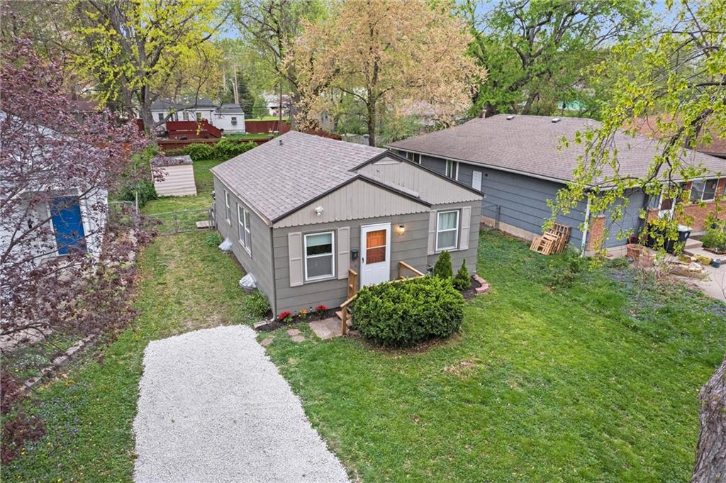 306 E 78th Terrace Property Photo