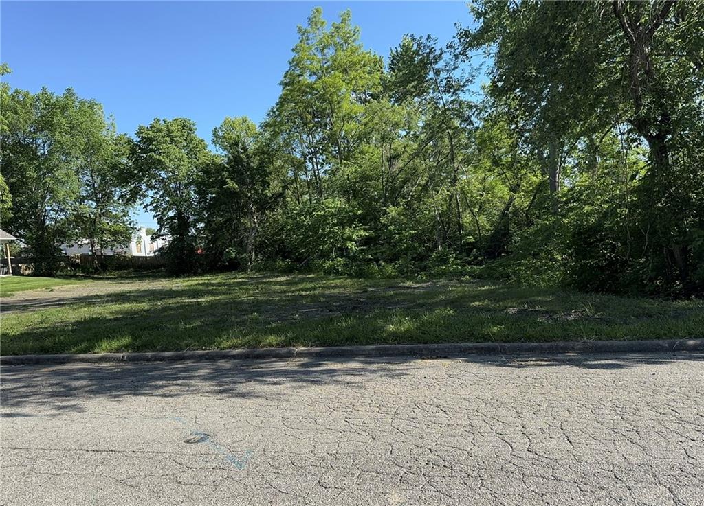 301 W 18th Street Property Photo 1
