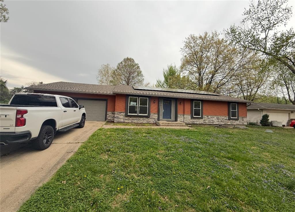 8220 Freeman Avenue Property Photo