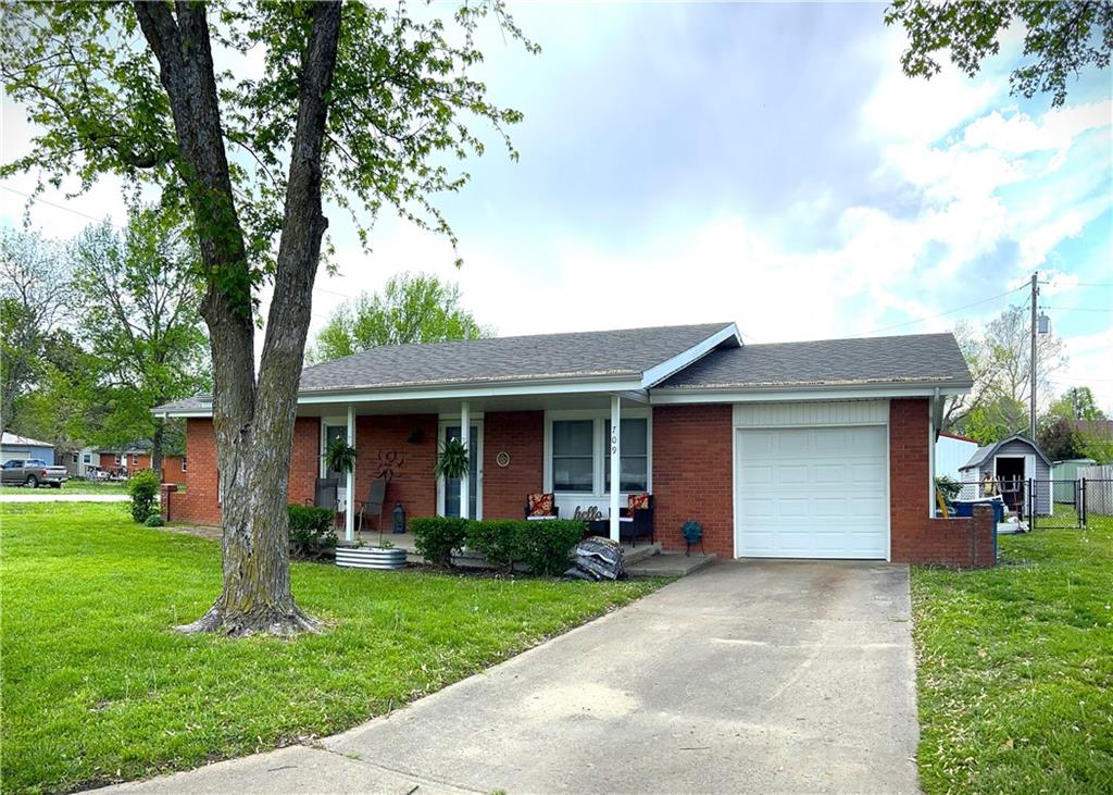 709 Arthur Aull Road Property Photo 1