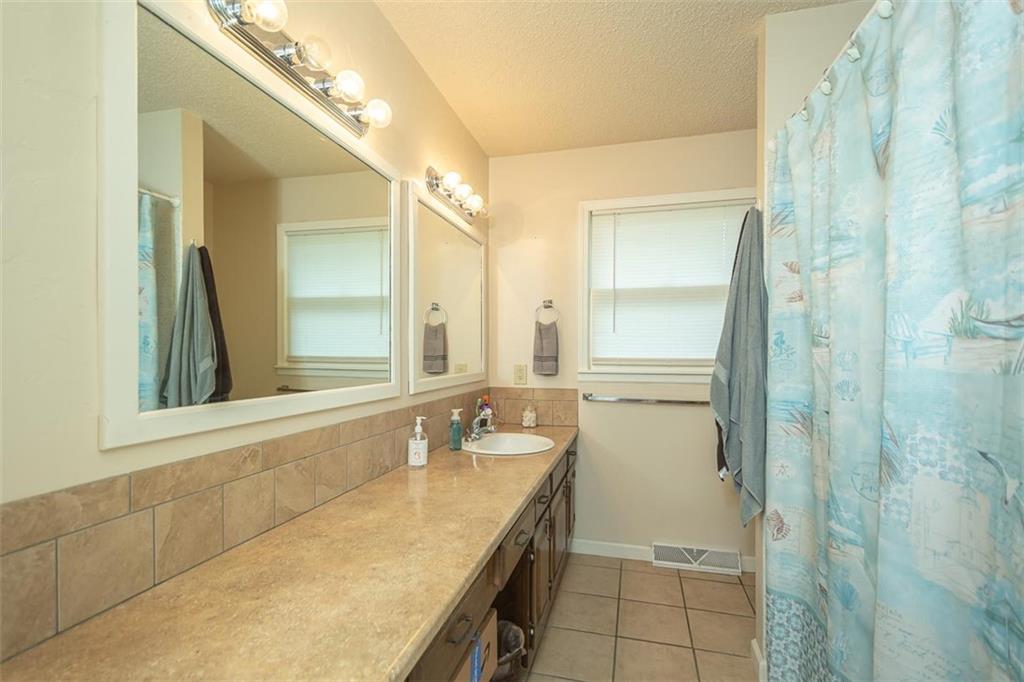 8833 Hickory Lane Property Photo 11