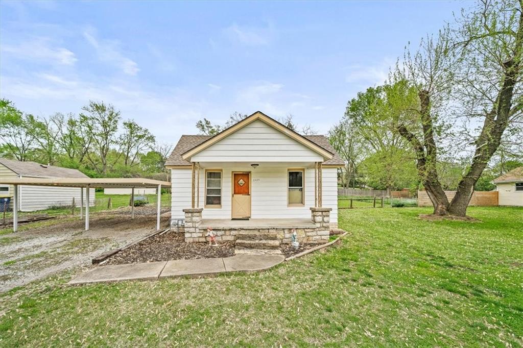 6425 N Edison Avenue Property Photo