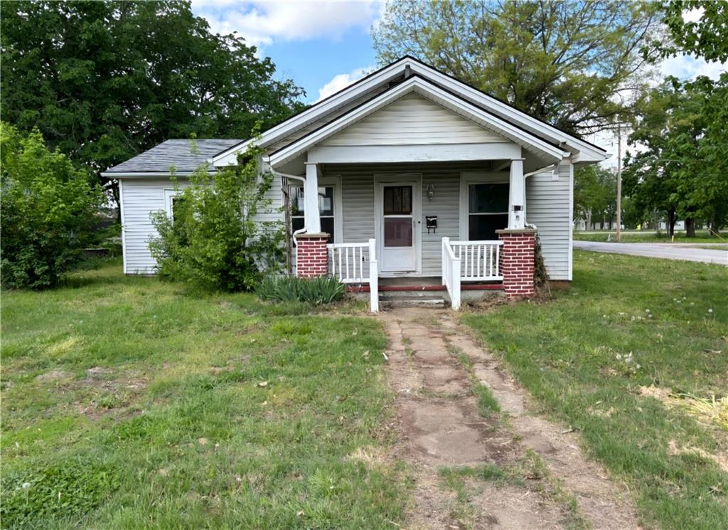 2002 S Holbrook Street Property Photo 1