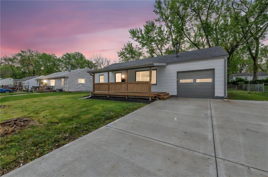 11409 W 68th Street Property Photo 1