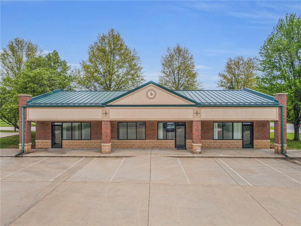 204 & 208 N Us 169 Highway Property Photo