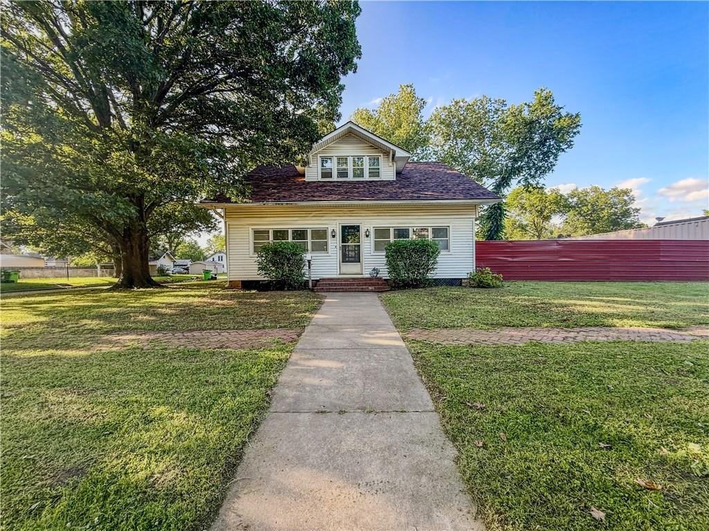 602 E 4th Street Property Photo 1