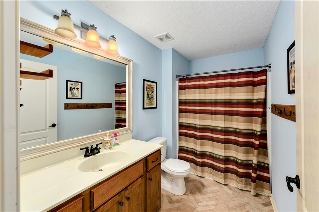2136 Alder Street Property Photo 5