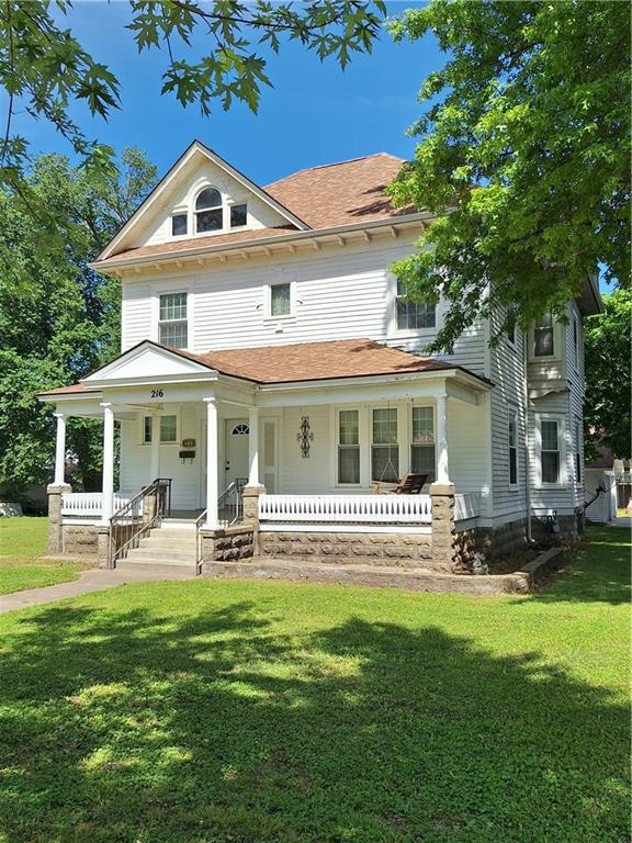 216 S Highland Avenue Property Photo 1