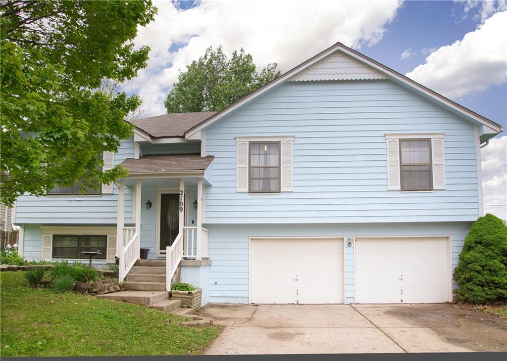 2109 Nw Hidden Pointe Court Property Photo 1