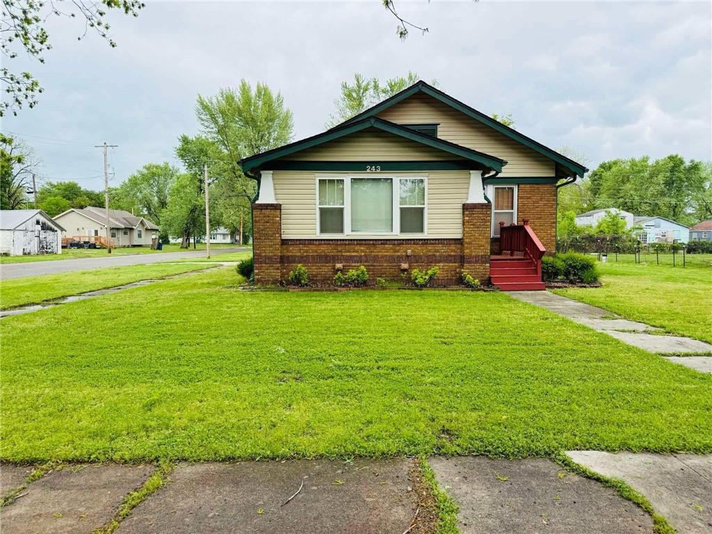 243 E 17th Street Property Photo