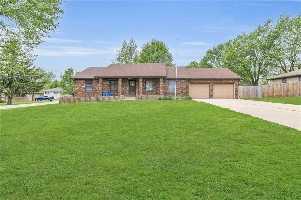 1404 S Grand Avenue Property Photo 1