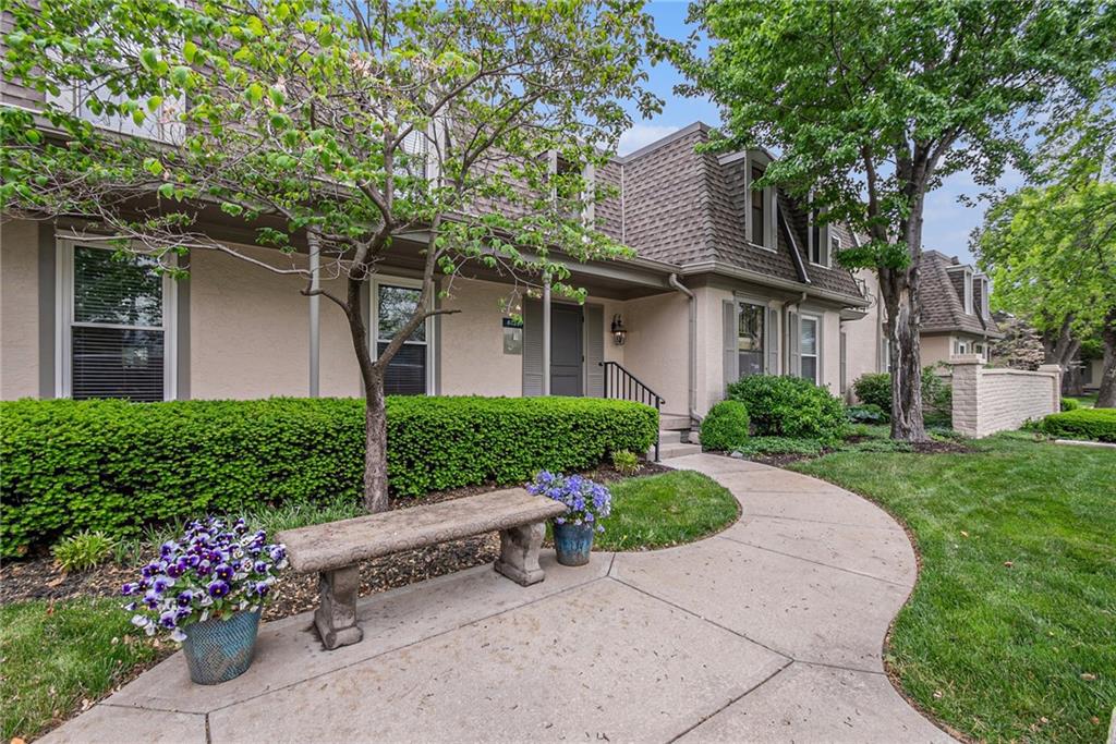 6724 W 109th Street Property Photo 1