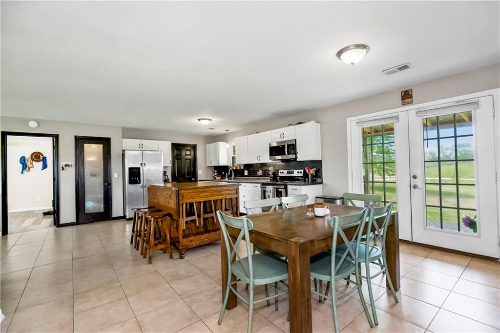 7934 Sw James Lee Road Property Photo 1