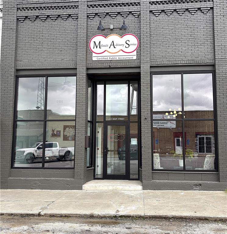 215 Main Street Property Photo