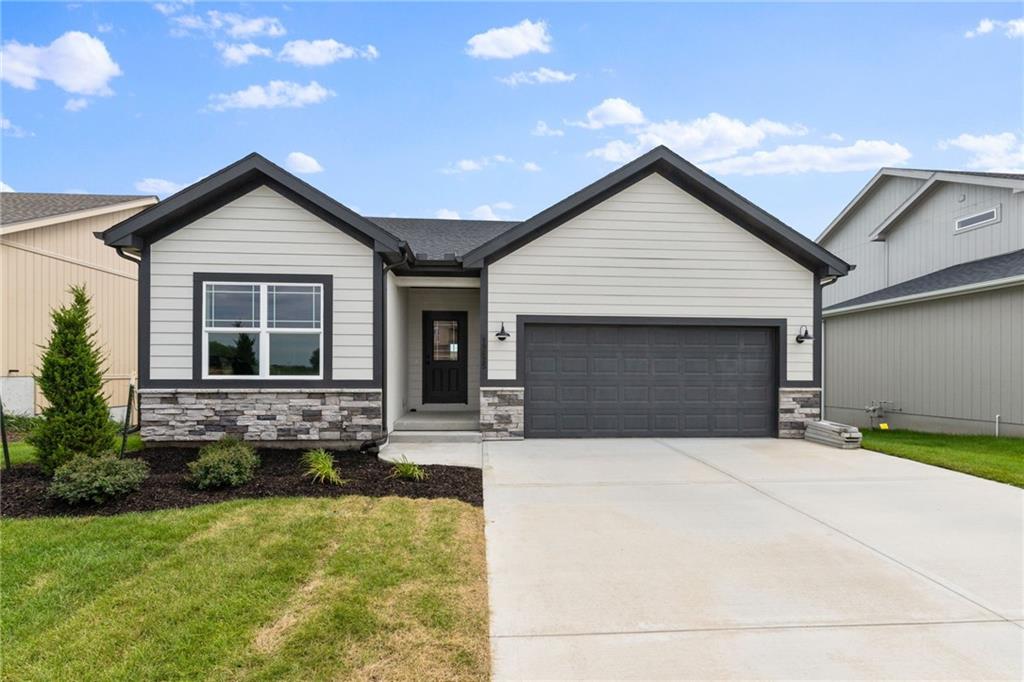 17122 W 168th Place Property Photo 8