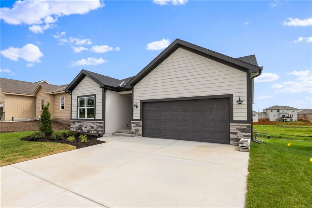 17122 W 168th Place Property Photo 10