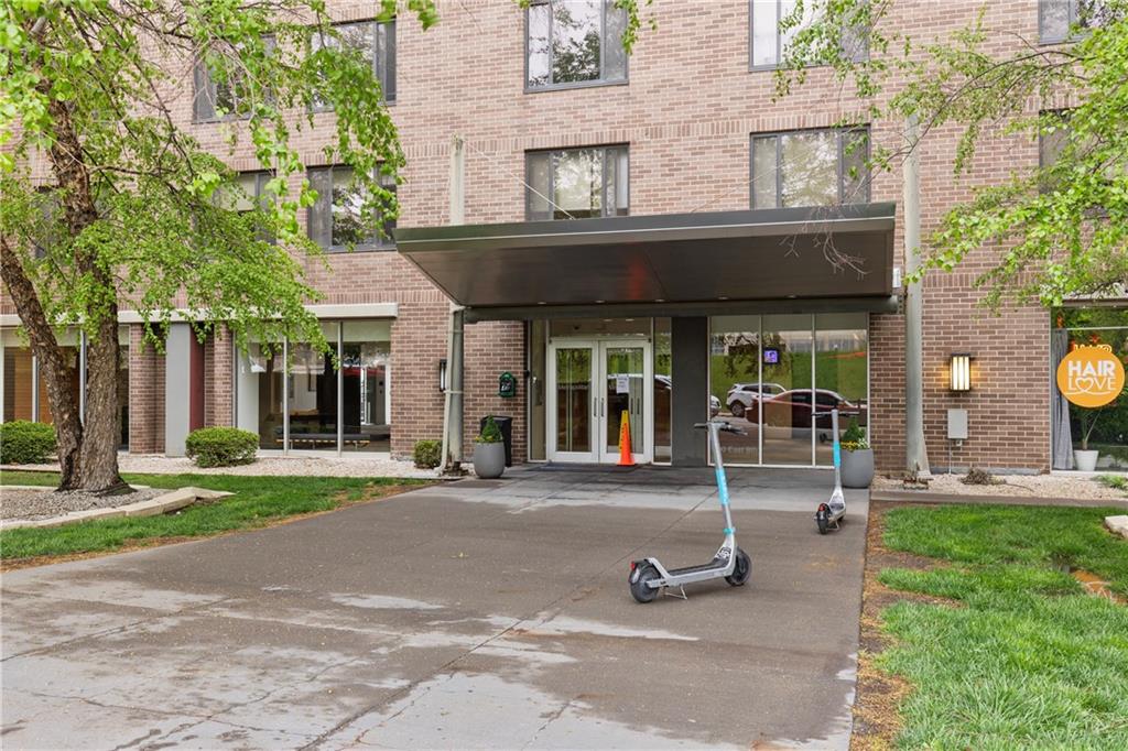 600 E 8th Street Street Property Photo