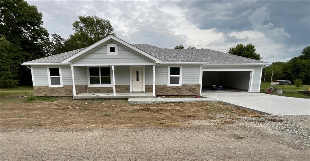 300 Maple Terrace Property Photo 1