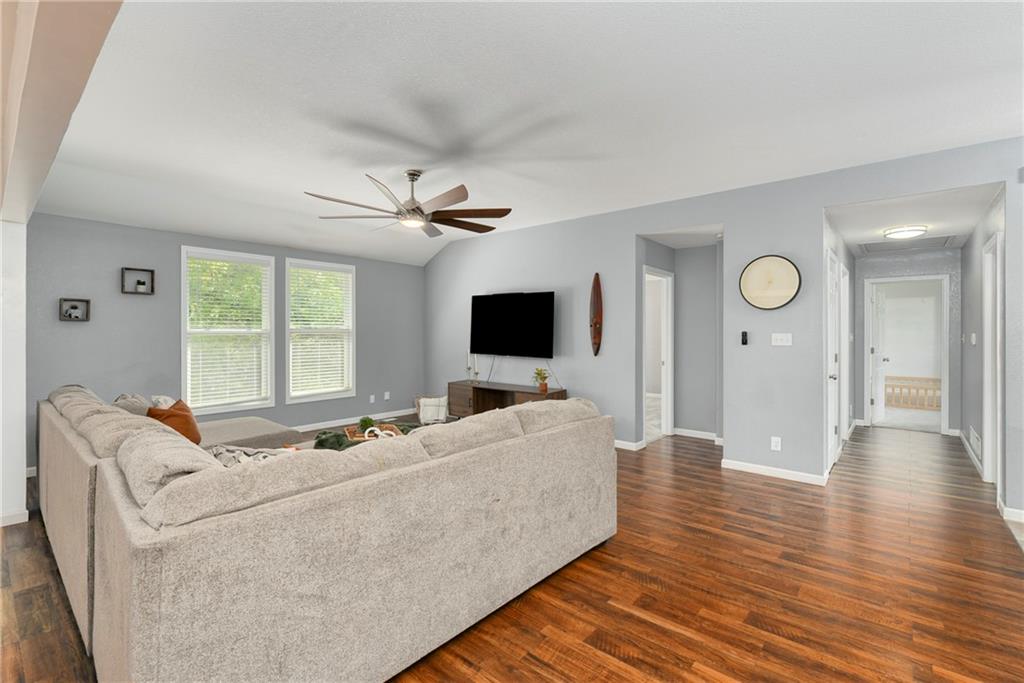 571 Hithergreen Drive Property Photo 7
