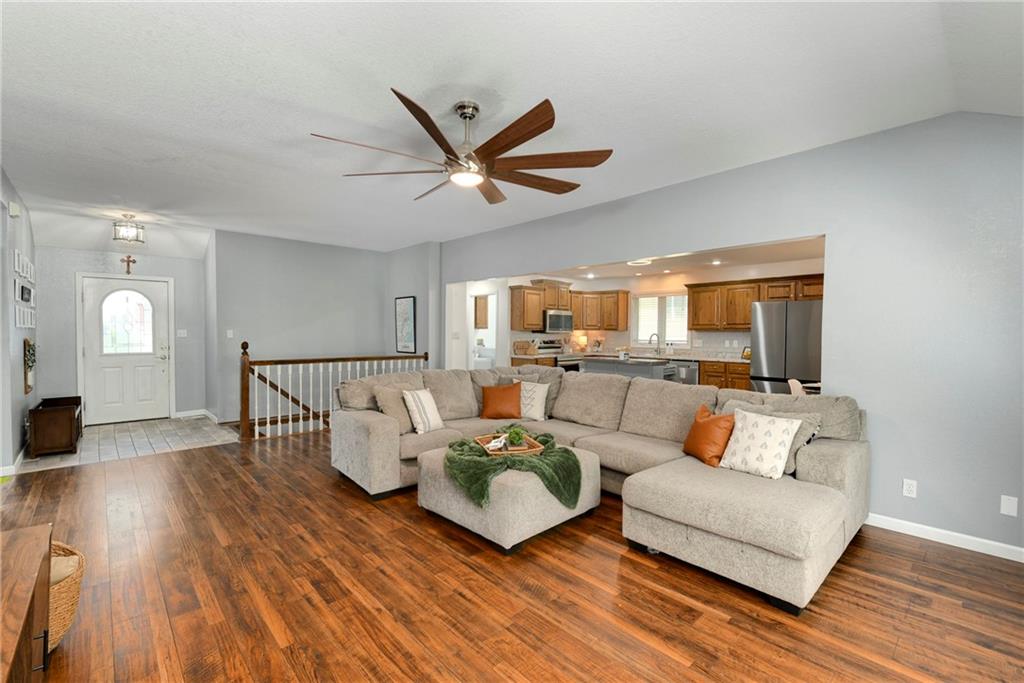 571 Hithergreen Drive Property Photo 11
