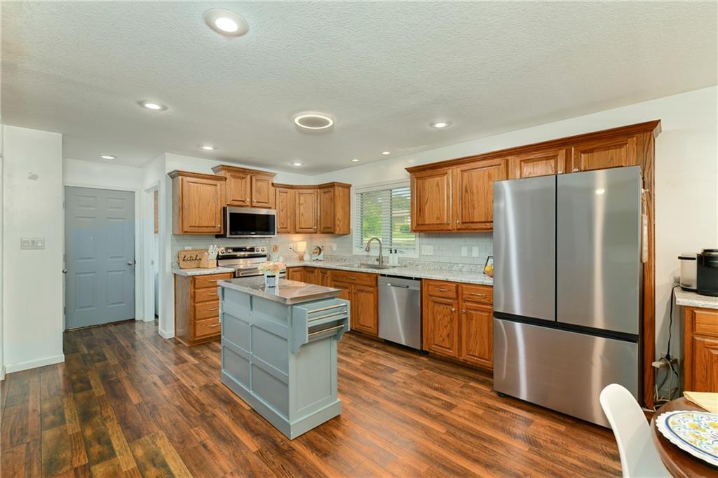 571 Hithergreen Drive Property Photo 14