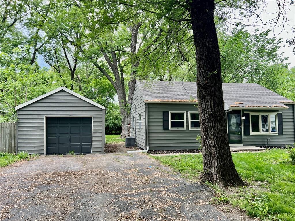 8416 Greenwood Road Property Photo