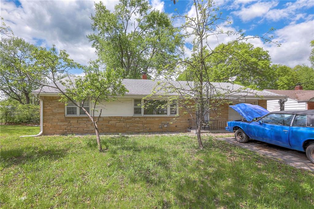 2504 Westport Road Property Photo