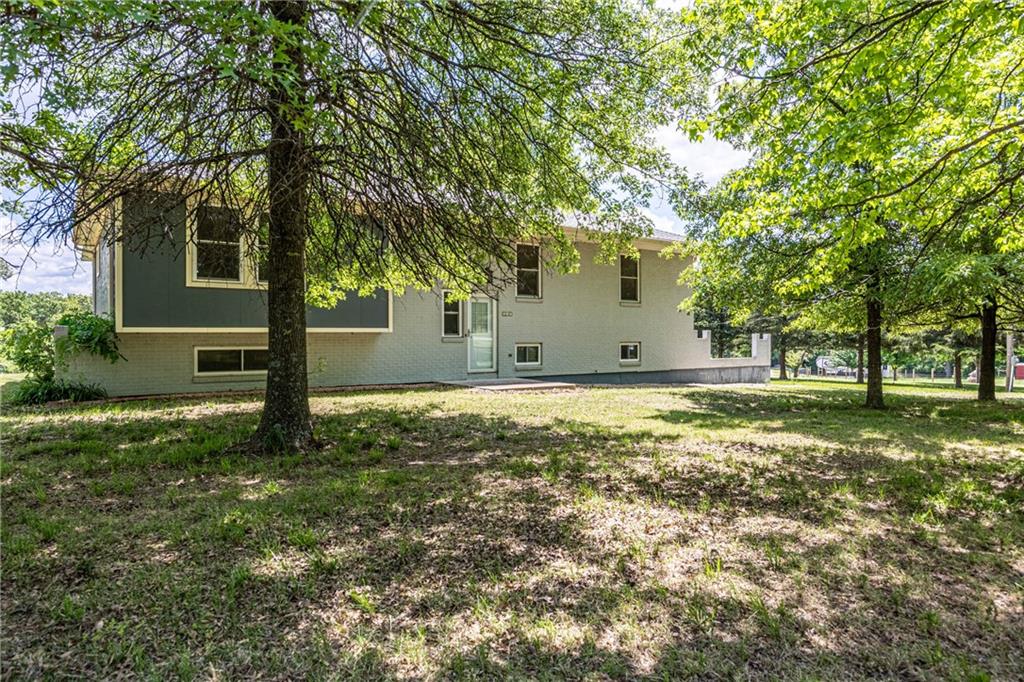 537 Ne State Route 13 Highway Property Photo