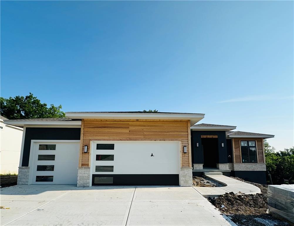 202 E Maple Street Property Photo 1