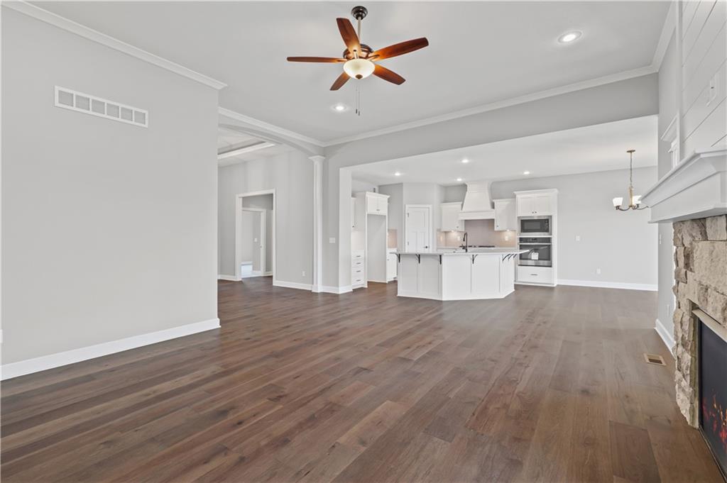 10205 N Winchester Avenue Property Photo 5