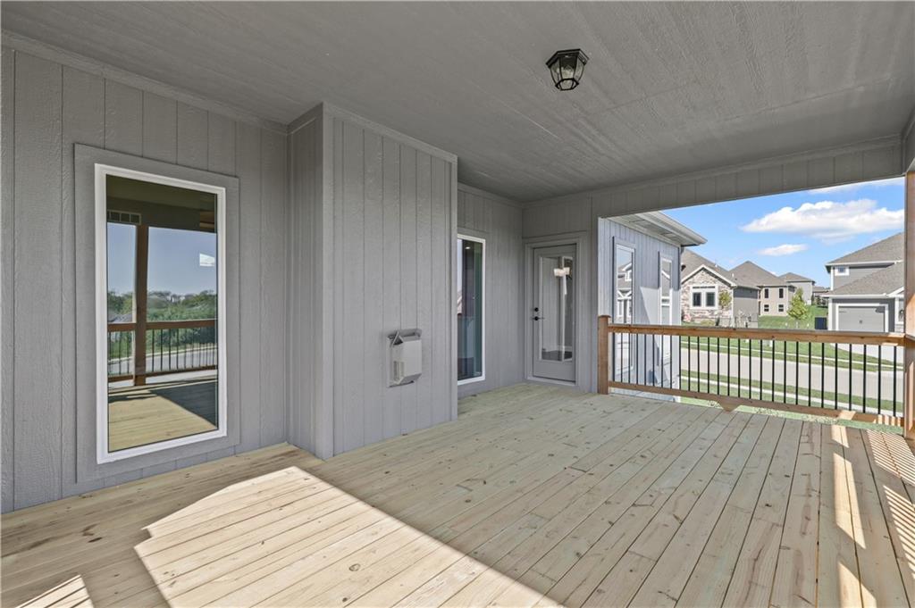 10205 N Winchester Avenue Property Photo 12