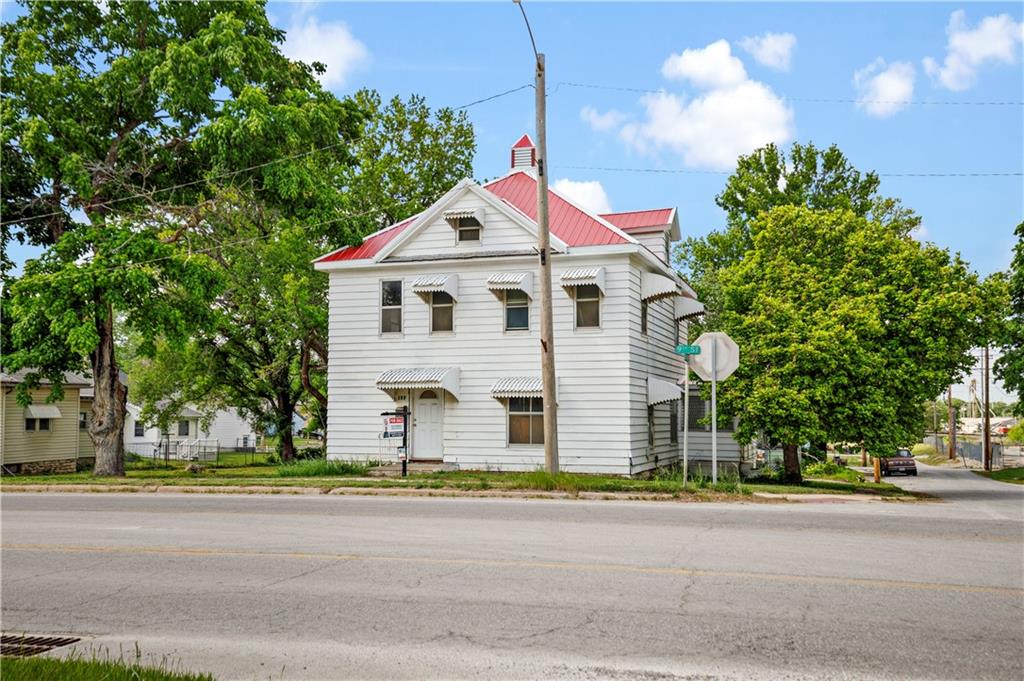 511 E 9th Street Property Photo 1