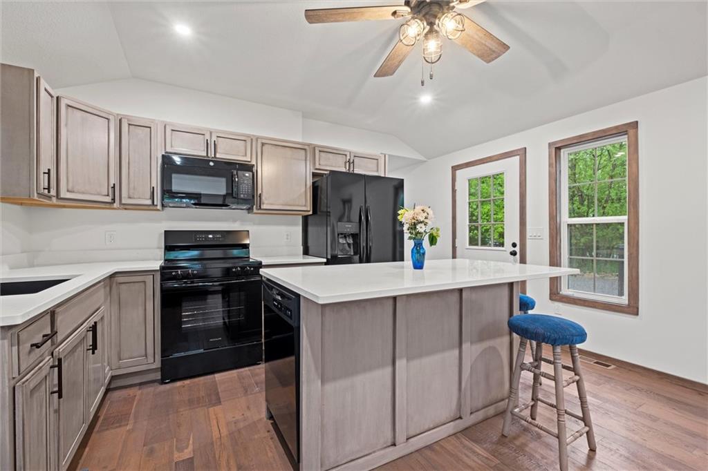 13 S Lakeside Circle Property Photo 3