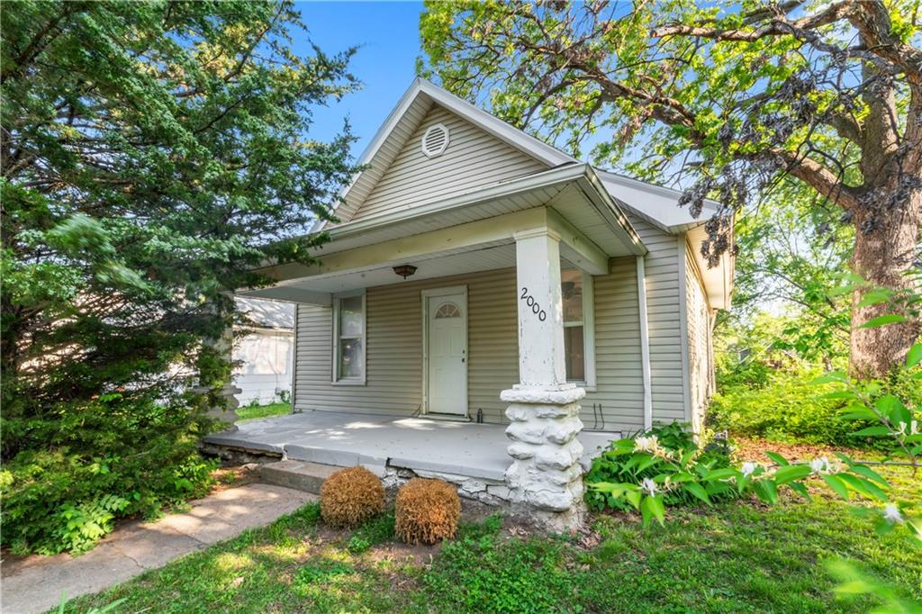 2000 Esterly Avenue Property Photo 1