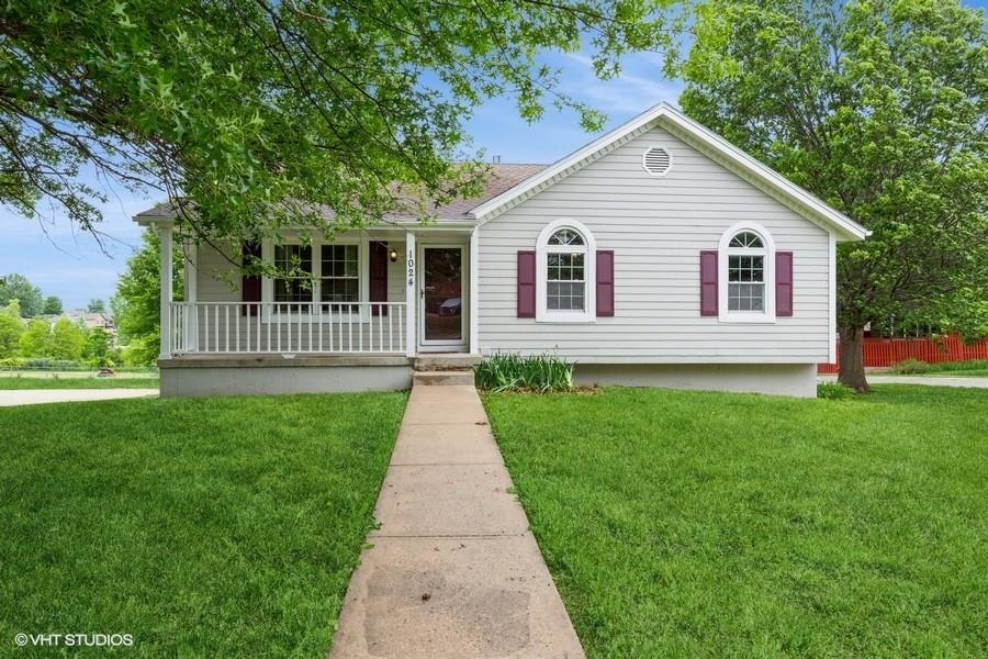 1024 Se Sunnyside School Road Property Photo 1
