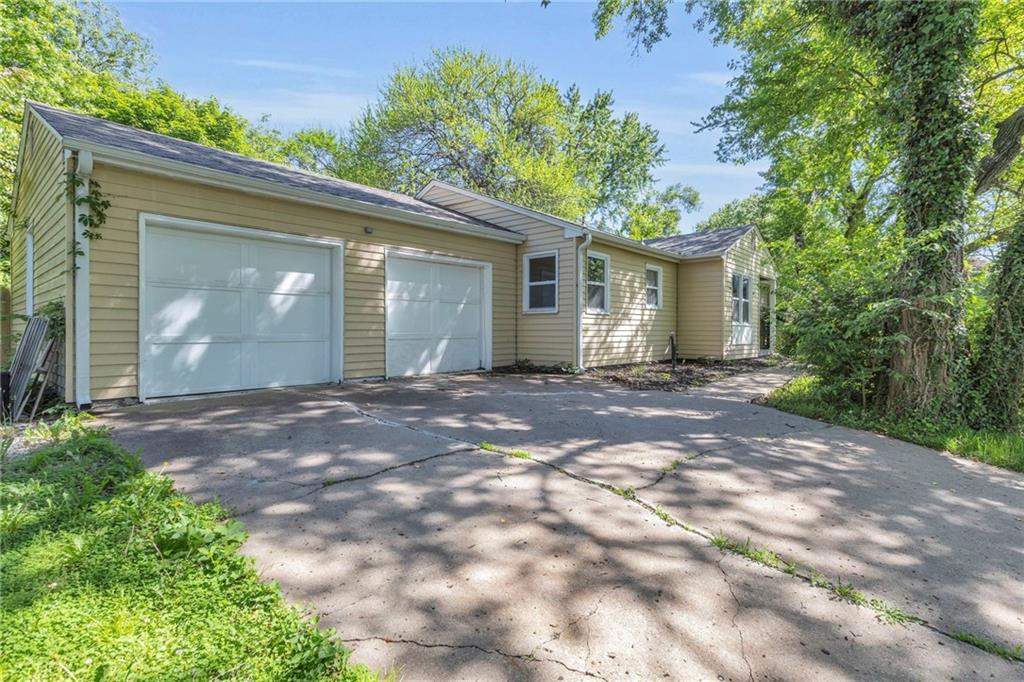 10401 Crystal Avenue Property Photo