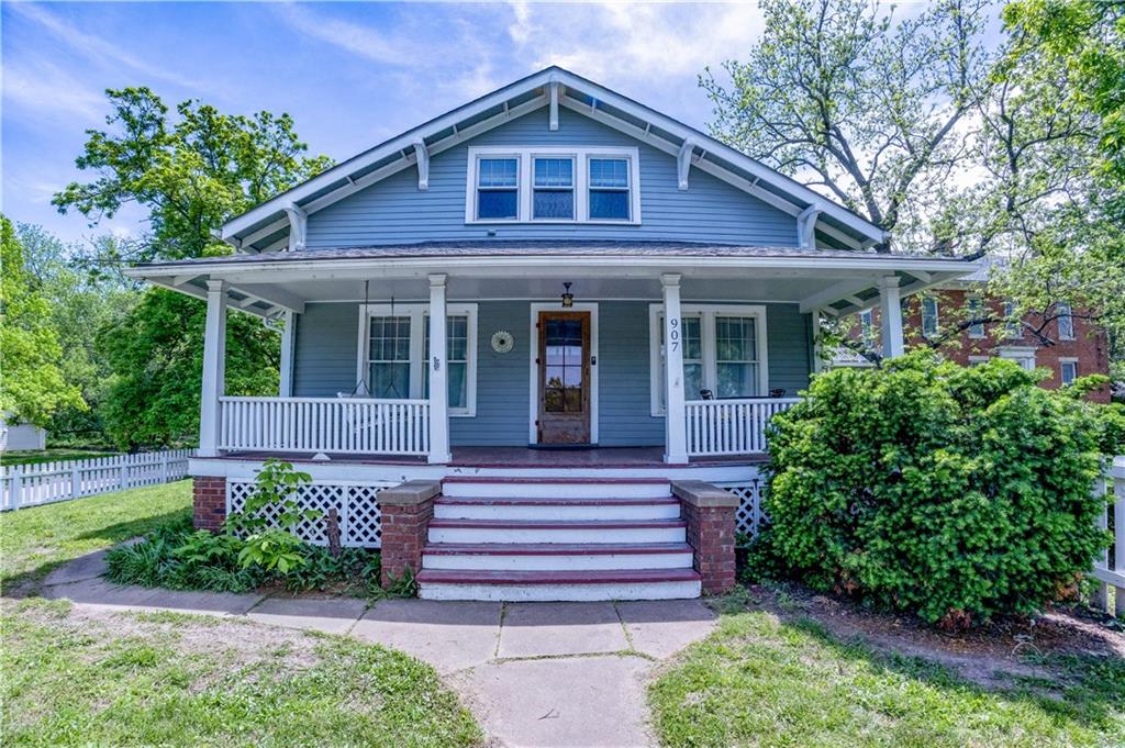 907 W 6th Street Property Photo 1