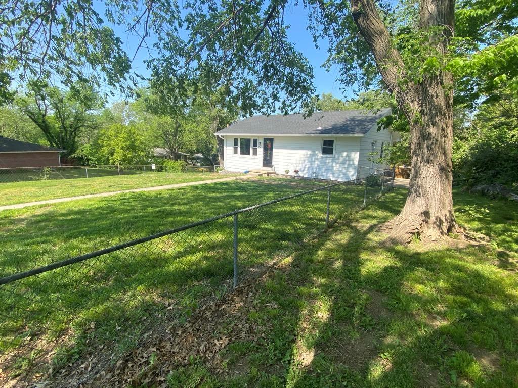 500 Waller Avenue Property Photo 1
