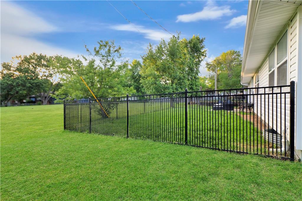 915 Ridge Drive Property Photo 3