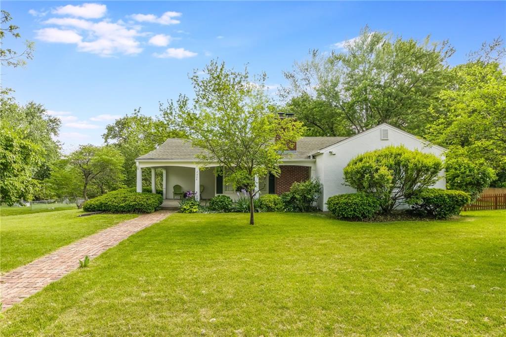2924 Oakland Avenue Property Photo 1