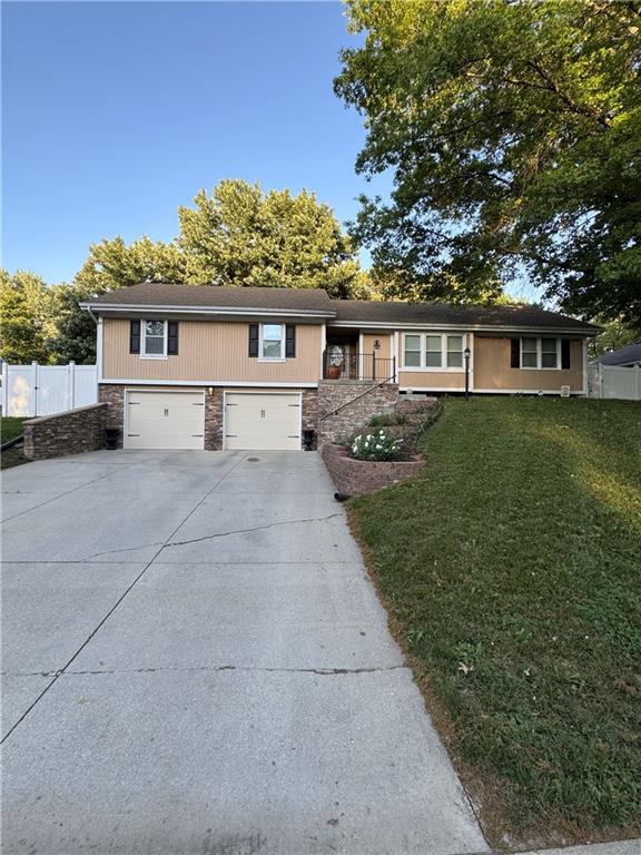3137 Lakeview Circle Property Photo 1