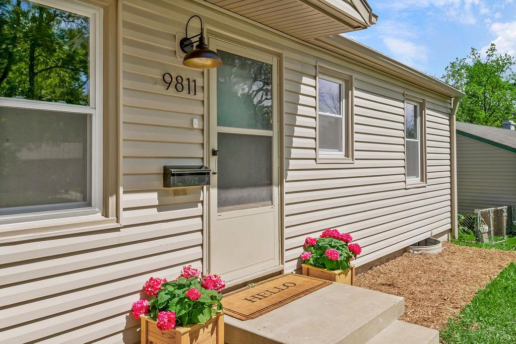 9811 Cambridge Avenue Property Photo