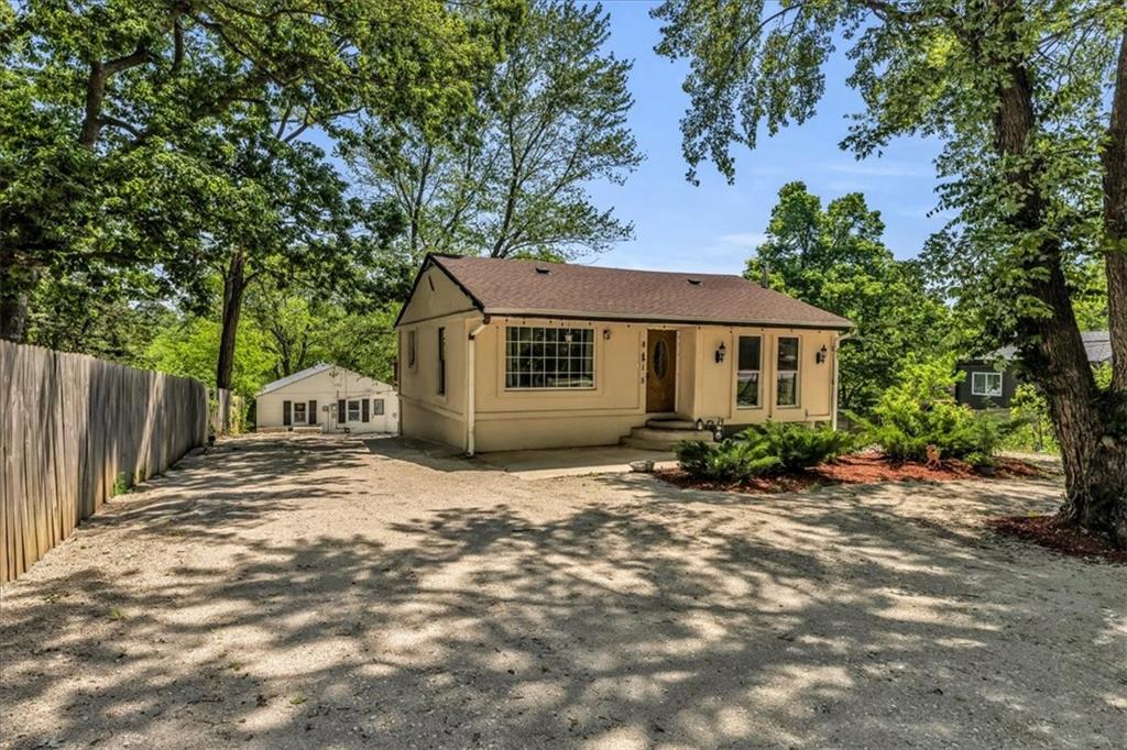 8415 Pershing Road Property Photo