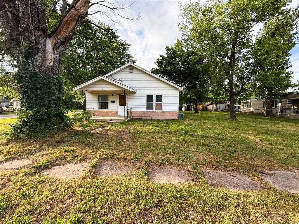 1101 E Sycamore Street Property Photo 1