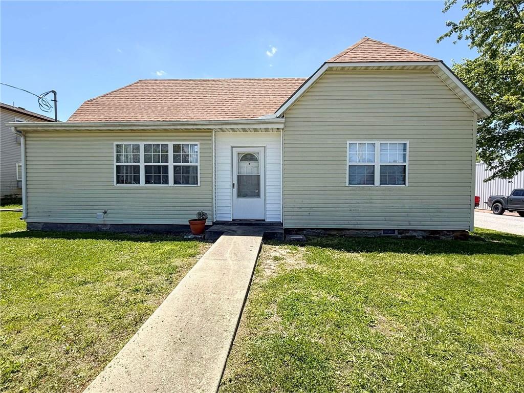 900 E 7th Street Property Photo 1